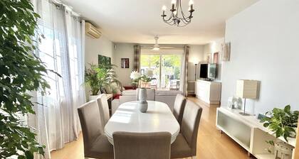 Villa with private pool, large garden and leisure activities, 20 min from Madrid