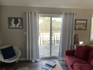 Smart TV, DVD player, books, stereo