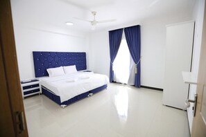Blackout drapes, iron/ironing board, free WiFi, bed sheets - Alrayyan Hotel Apartments (Seeb)