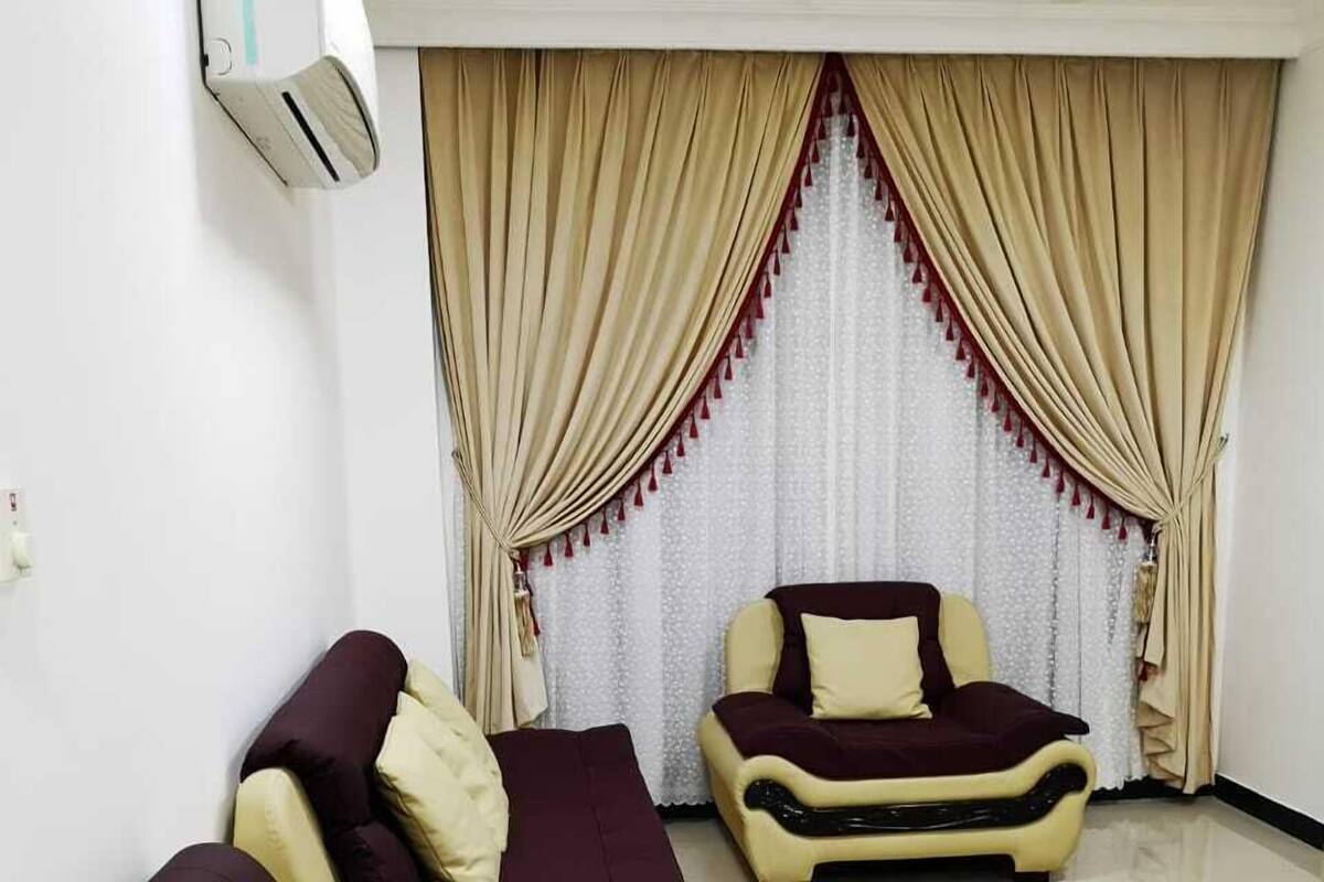 تلفزيون ذكي بحجم 40-بوصة يعرض قنوات فضائية، تلفزيون