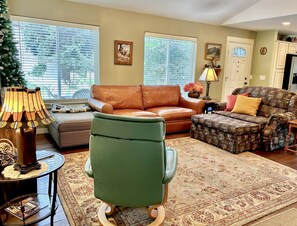 Een televisie en boeken