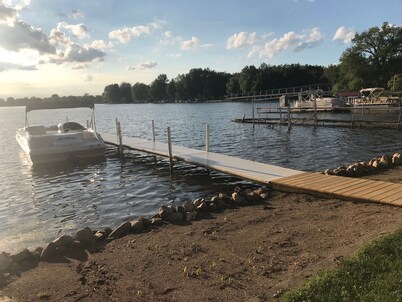 Lakefront home on Little Barbee that sleeps 6