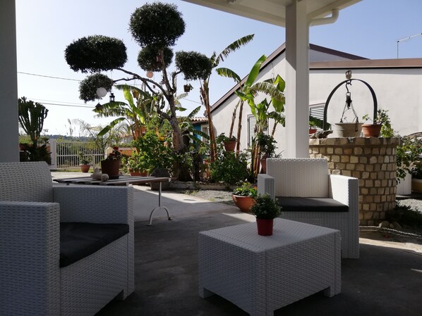 Terrace/patio - Between Tropea and Pizzo: "La Gramigna Villette" in Calabria, 600 meters from the sea (Briatico)