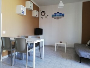 Dining - Between Tropea and Pizzo: "La Gramigna Villette" in Calabria, 600 meters from the sea (Briatico)