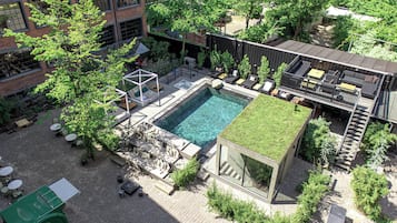 Outdoor pool, a heated pool