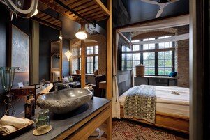 Superior Double Room, 1 Queen Bed, Non Smoking, Housekeeping | Premium bedding, in-room safe, desk, free WiFi