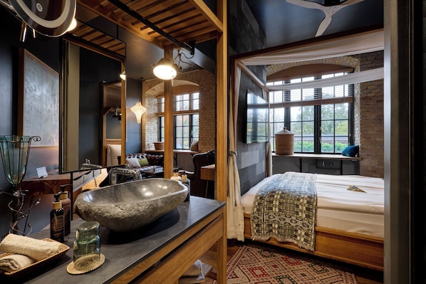 Superior-Doppelzimmer, 1 Queen-Bett, Nichtraucher, Zimmerreinigung | Hochwertige Bettwaren, Zimmersafe, Schreibtisch, kostenloses WLAN