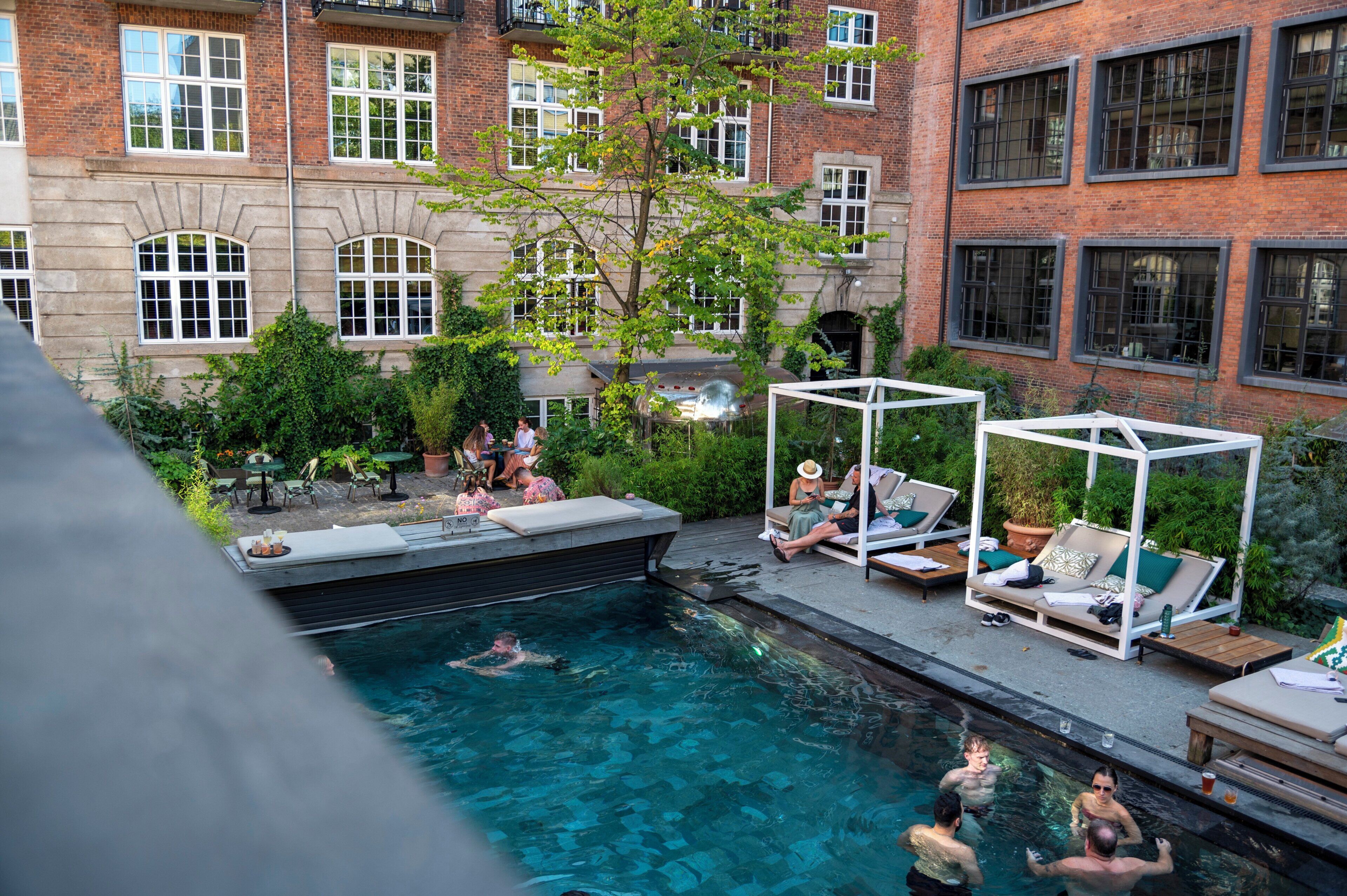 Outdoor pool, a heated pool