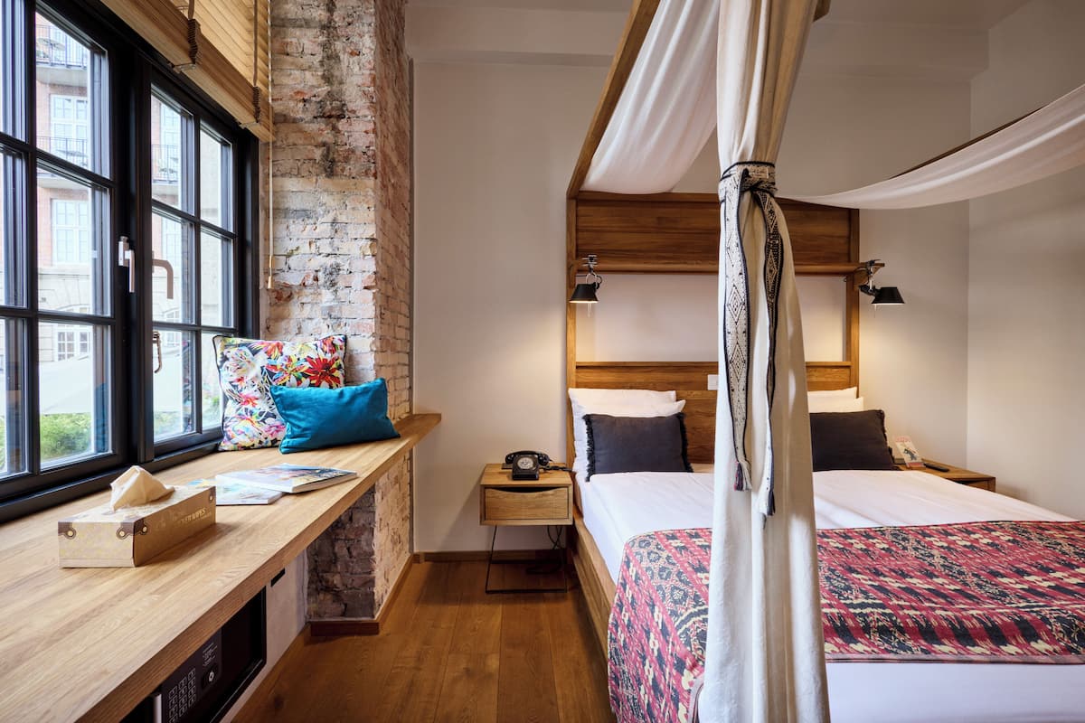 Standard Double Room, 1 Queen Bed, Non Smoking, Housekeeping | Premium bedding, in-room safe, free WiFi, bed sheets