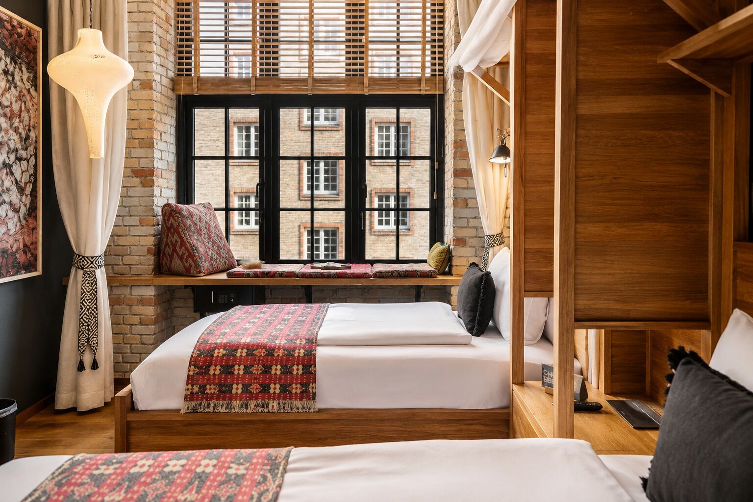 Premium bedding, in-room safe, cots/infant beds, free WiFi