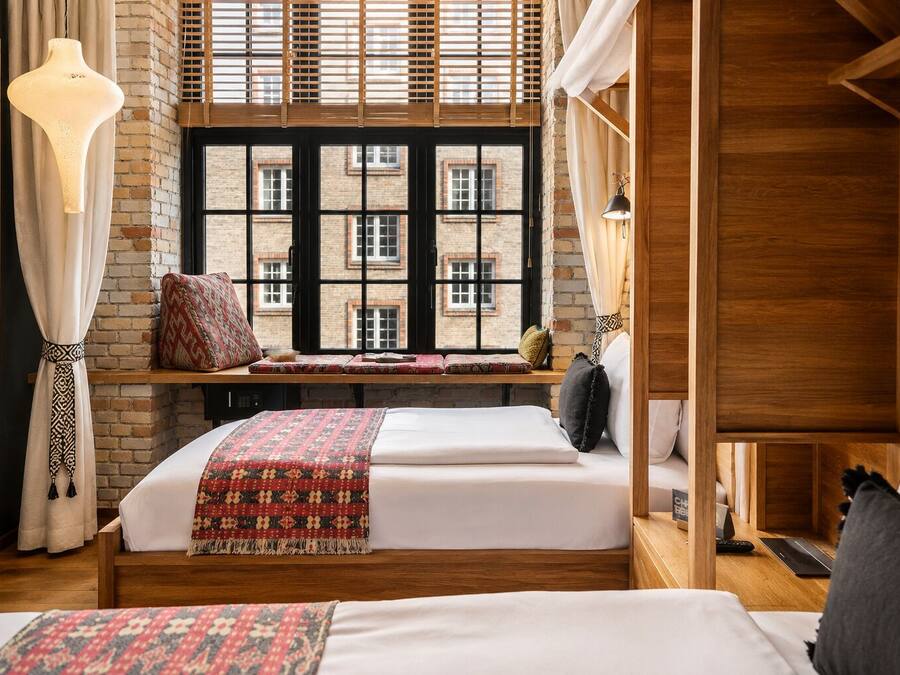 Premium bedding, in-room safe, cots/infant beds, free WiFi