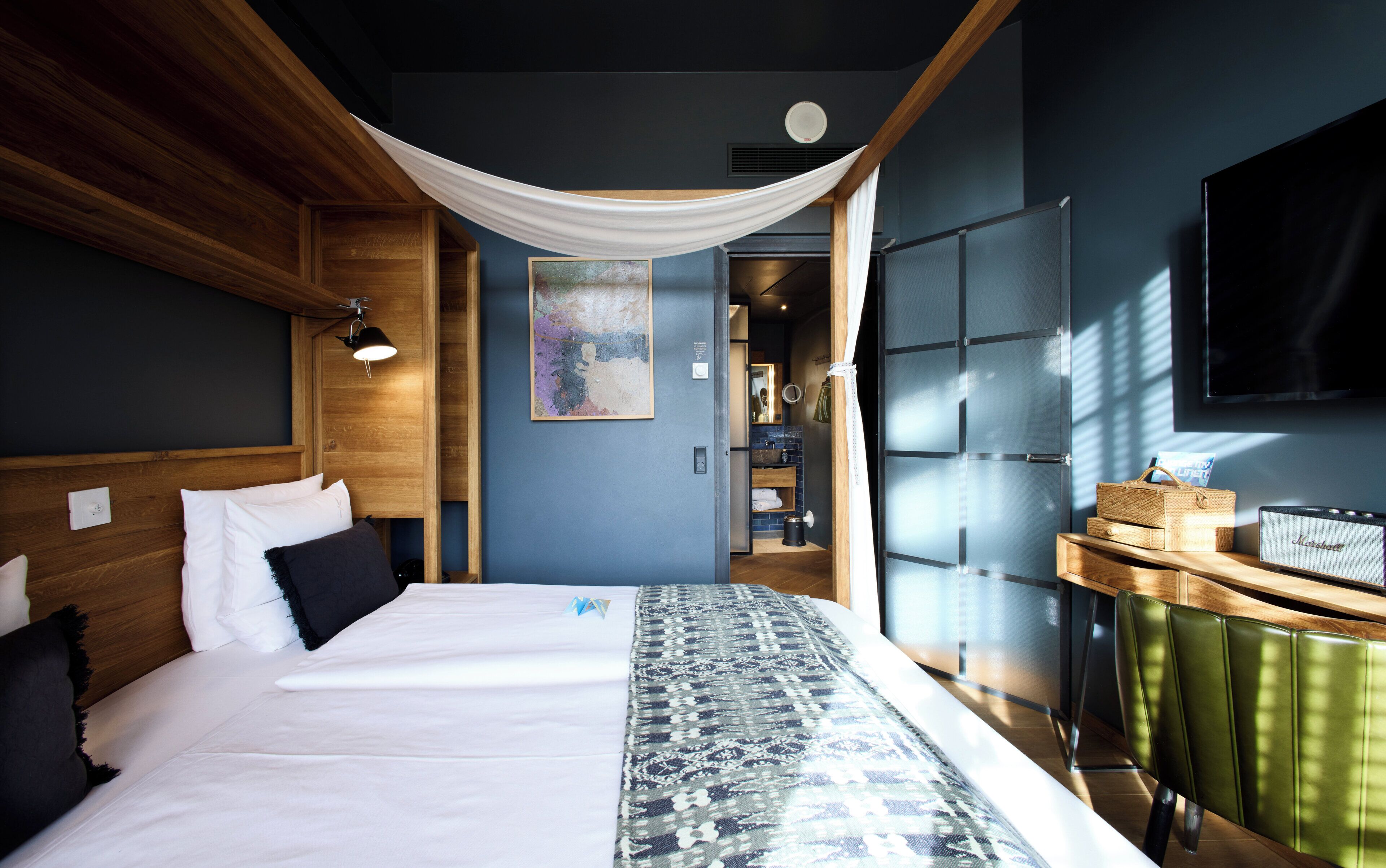 Premium bedding, in-room safe, cots/infant beds, free WiFi