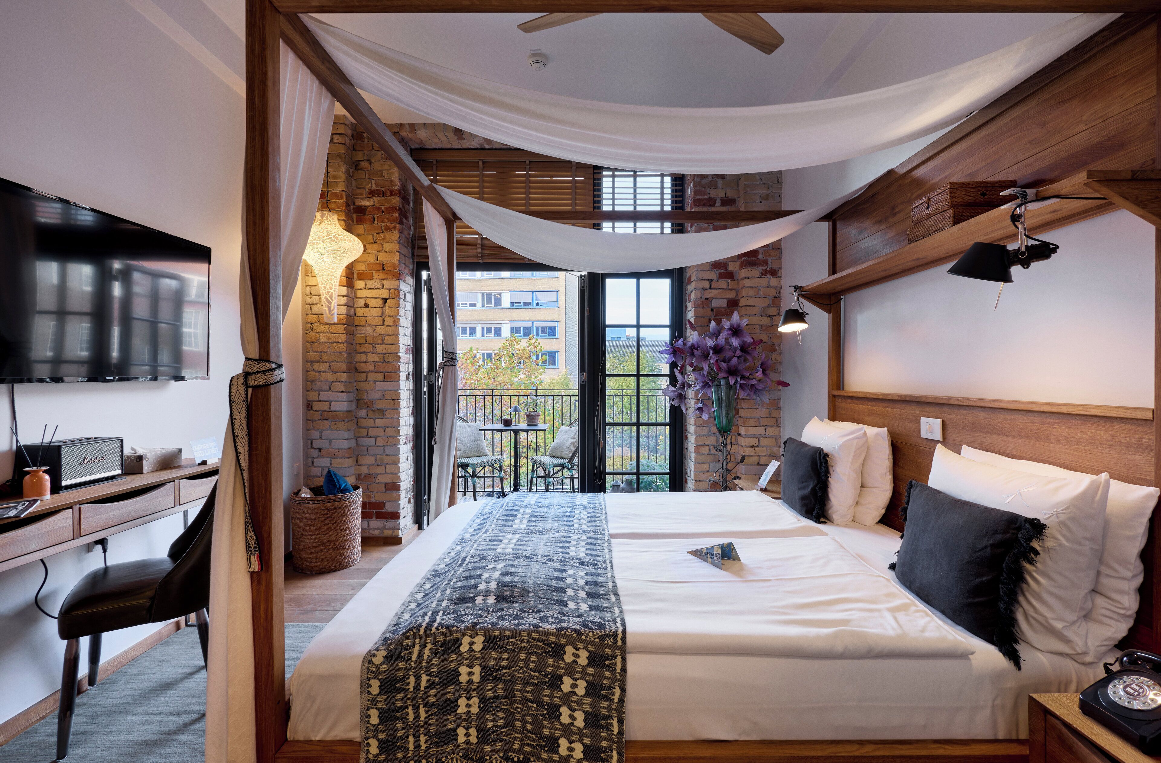 Habitación doble, 1 cama de matrimonio, balcón, en la zona del patio | Ropa de cama de alta calidad, caja fuerte, escritorio y wifi gratis