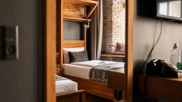 Premium bedding, in-room safe, cots/infant beds, free WiFi