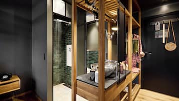 Superior Double Room, 1 Queen Bed, Non Smoking, Housekeeping | Bathroom