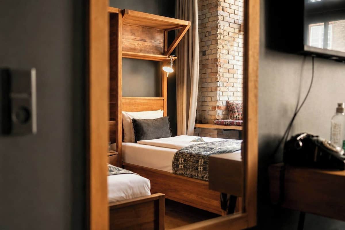 Habitación con 2 camas individuales, 2 camas individuales, para no fumadores, servicio de limpieza | Ropa de cama de alta calidad y caja de seguridad en la habitación