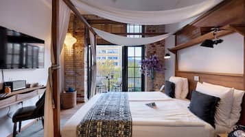 Habitación doble, 1 cama de matrimonio, balcón, en la zona del patio | Ropa de cama de alta calidad, caja fuerte, cunas (de pago) y wifi gratis