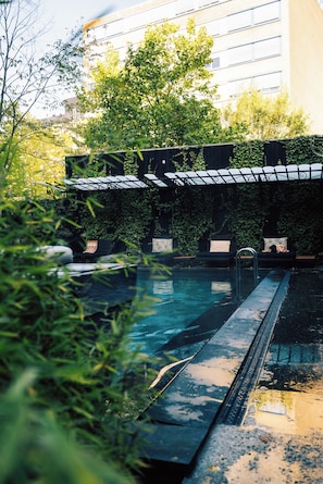 Outdoor pool, a heated pool - Bryggen Guldsmeden  (Copenhagen)