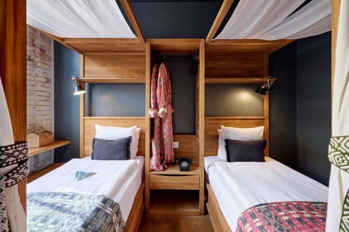 Premium bedding, in-room safe, cots/infant beds, free WiFi