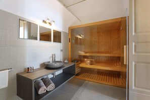 Deluxe Double Room, 1 Queen Bed, Sauna | Bathroom | Shower, rainfall showerhead, free toiletries, hair dryer