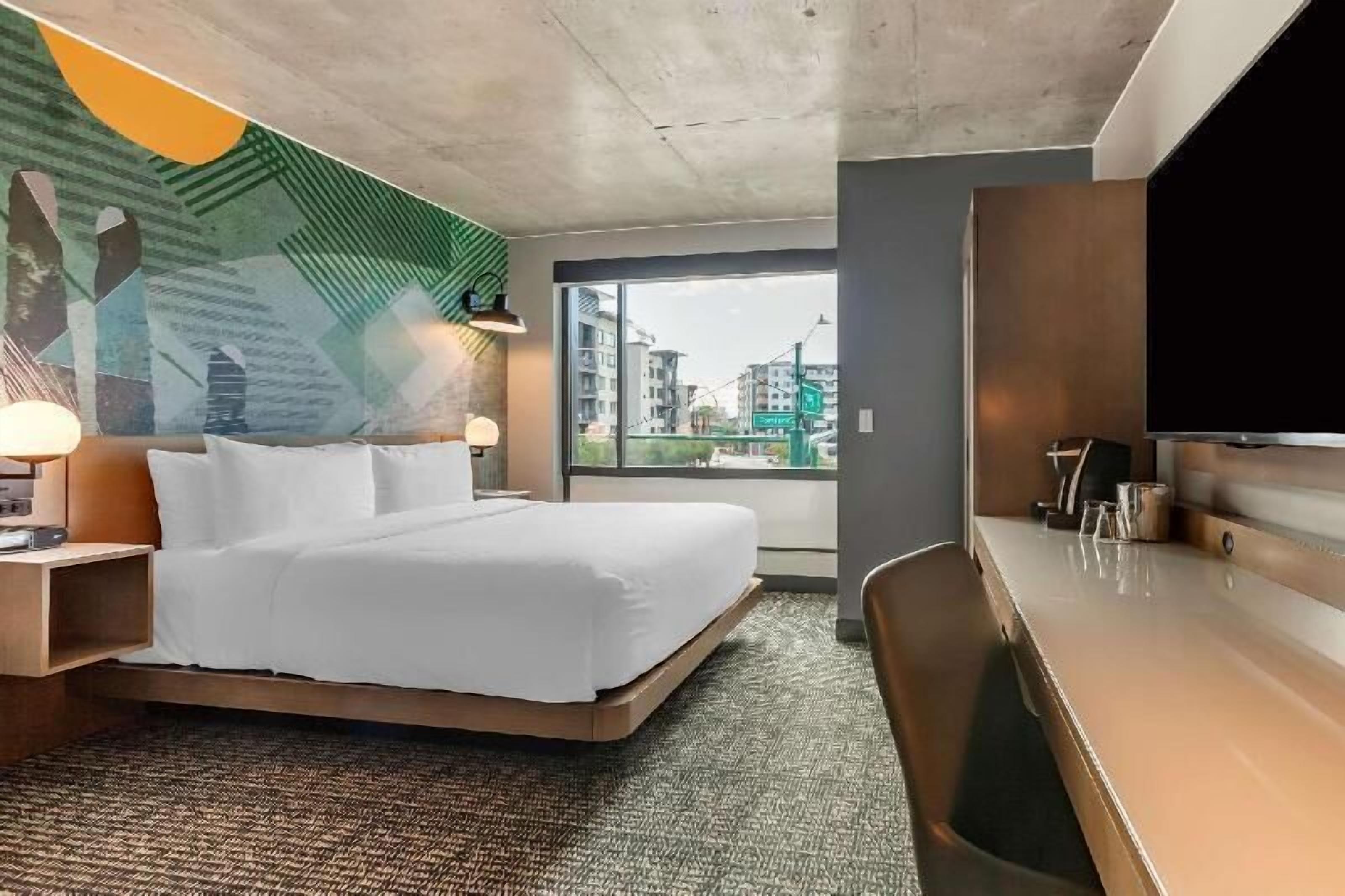 Hypo-allergenic bedding, in-room safe, desk, laptop workspace