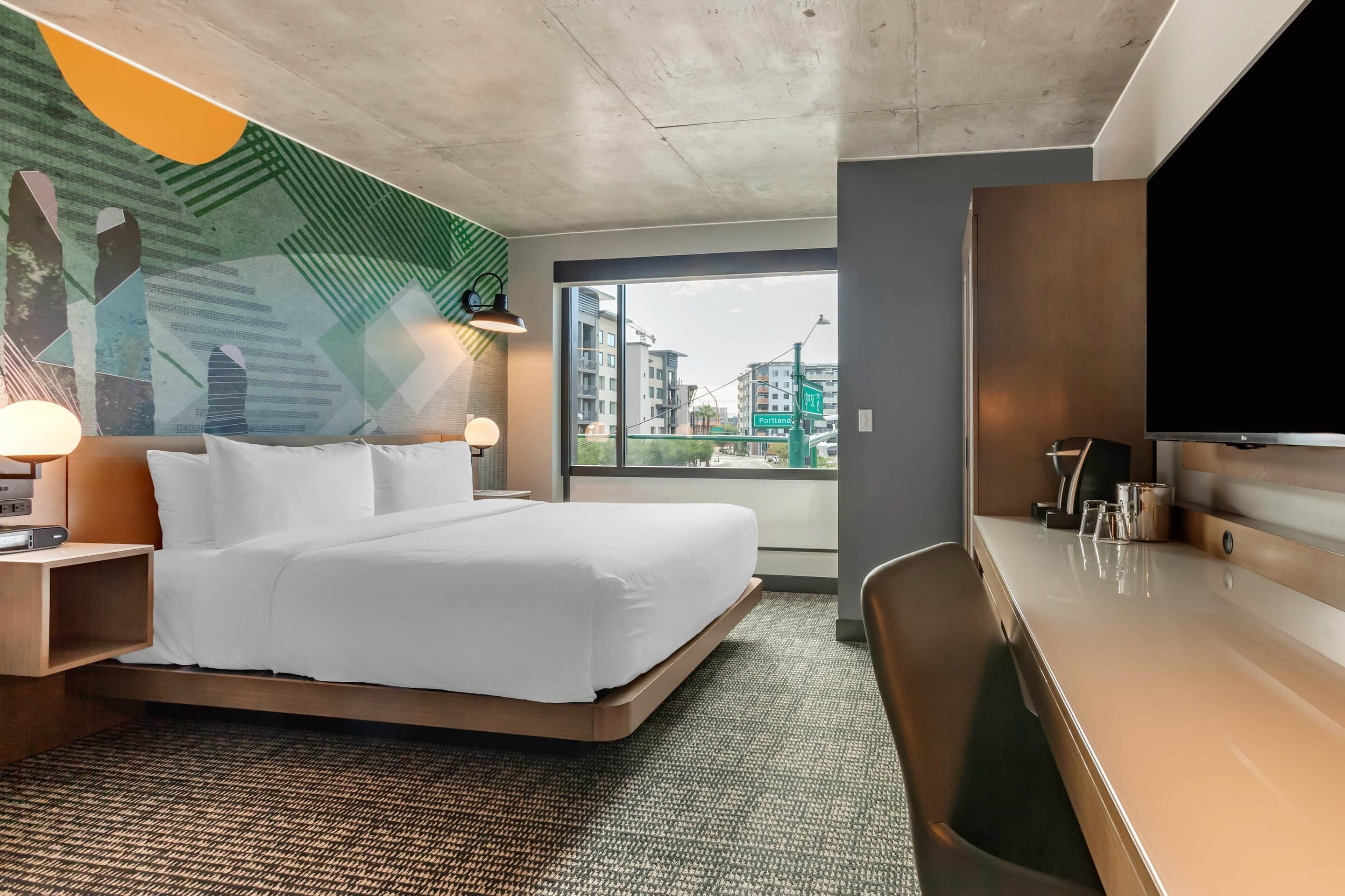 Roupas de cama antialérgicas, cofres nos quartos, escrivaninha