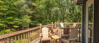 Dog Friendly Deep Creek Gem w/ Whirlpool Decks