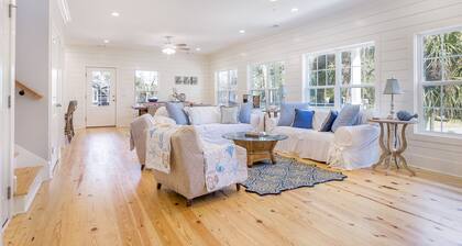 * Maison de construction neuve * avec piscine chauffée en option. * Lot de coin *