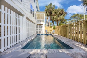 Outdoor pool, a heated pool - 🌊 ☀️- Private Corner Lot with optional heated pool!!⭐️⭐️⭐️⭐️⭐️ rated!!! ☀️🌊 (Tybee Island)