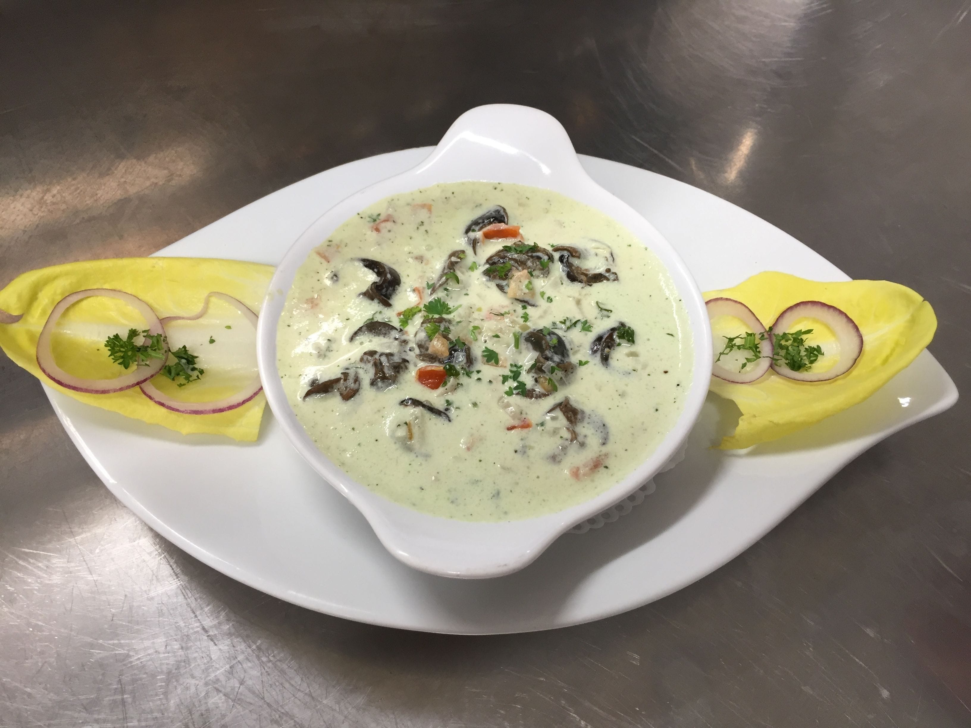 lunch and dinner served, french cuisine