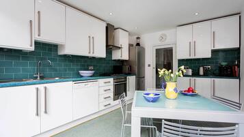 Coffee/tea maker, fridge, microwave, oven
