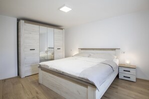 3 dormitorios, escritorio, wifi gratis y ropa de cama