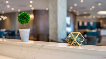 Daily cooked-to-order breakfast for a fee