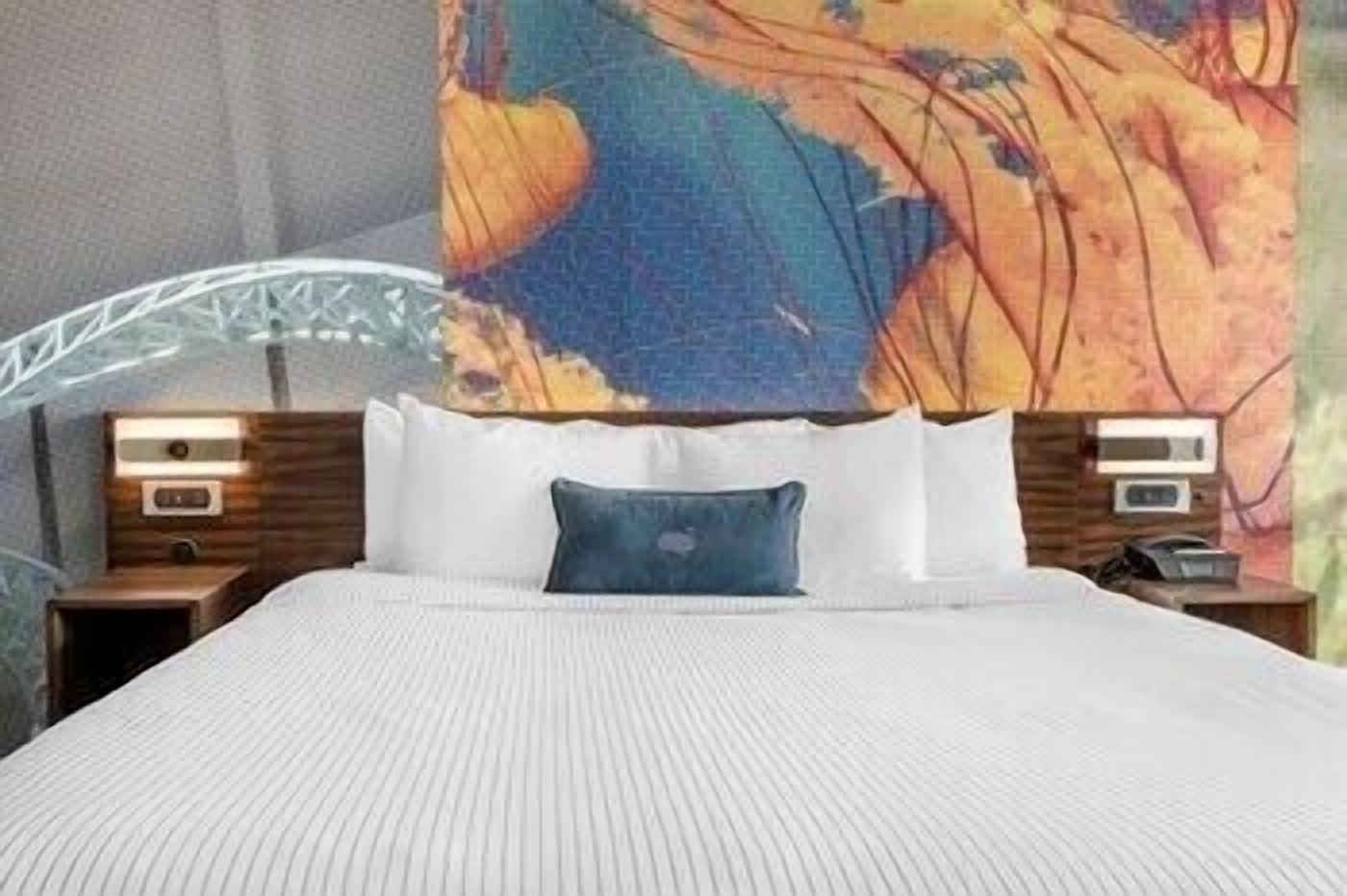 Pillowtop-Betten, Schreibtisch, laptopgeeigneter Arbeitsplatz