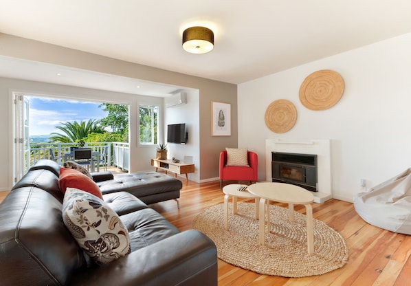 Maison Premium, plusieurs lits, vue partielle sur l'océan | Coin séjour | Télévision à écran plat