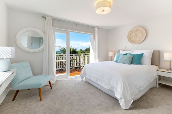 3 bedrooms, Egyptian cotton sheets, premium bedding, iron/ironing board - Eight on Church Waiheke Accommodation (Waiheke Island)