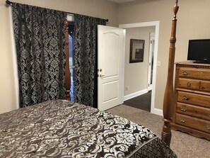 5 chambres, fer et planche à repasser, Wi-Fi, draps fournis