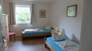 2 chambres, fer et planche à repasser, lit de bébé portatif, Wi-Fi