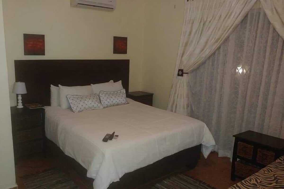 Habitación clásica con 1 cama matrimonial o 2 individuales | Ropa de cama de alta calidad y wifi gratis