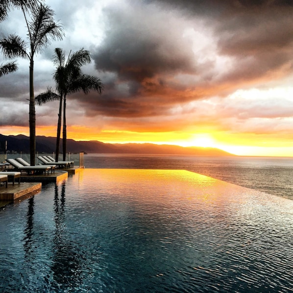 Outdoor pool, a heated pool