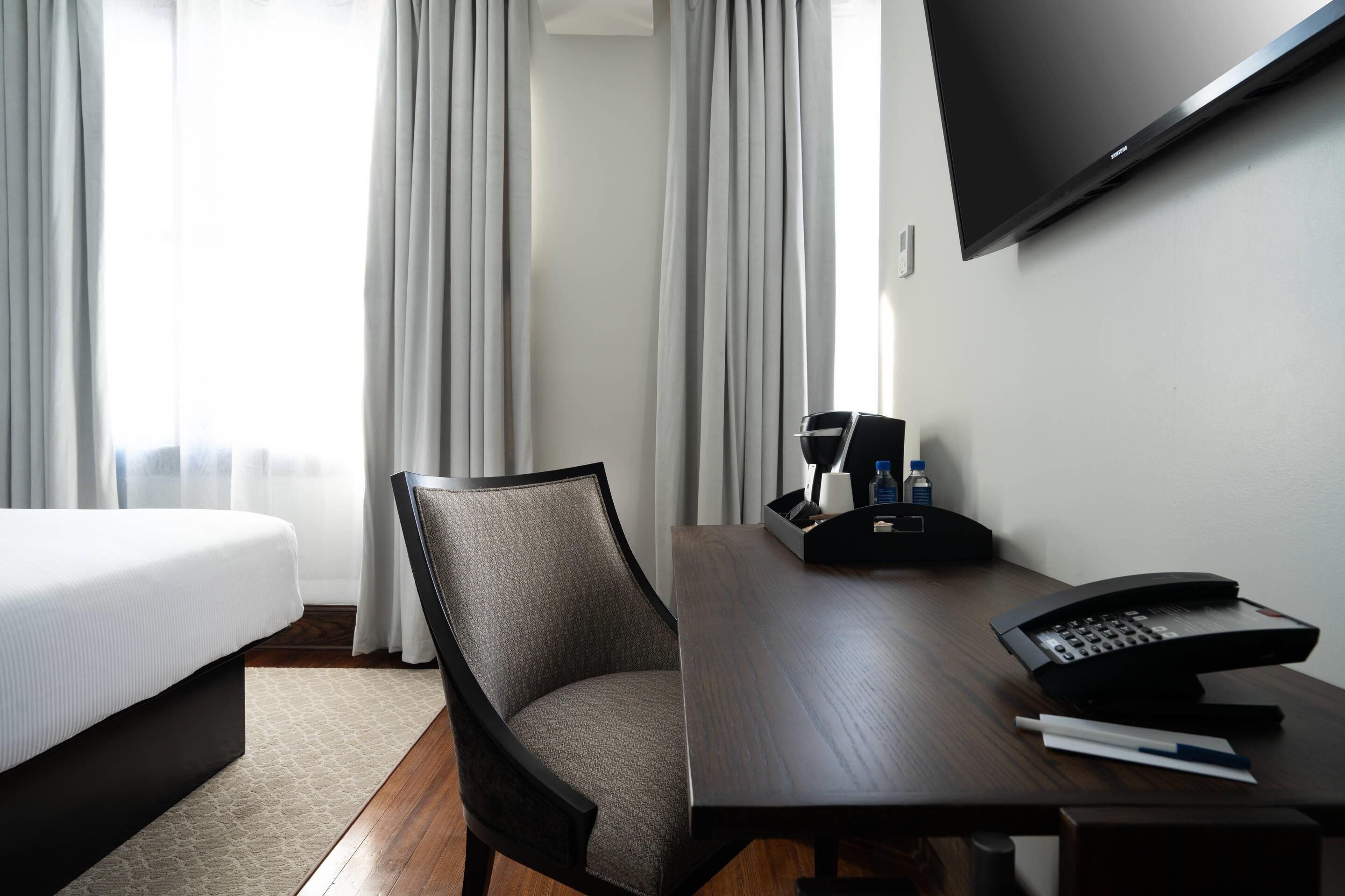 ピロートップベッド、客室ごとに異なる装飾、客室ごとに異なるインテリア、遮光カーテン