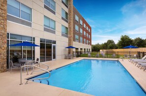 Pool - Holiday Inn Express Lake Park (Lake Park)