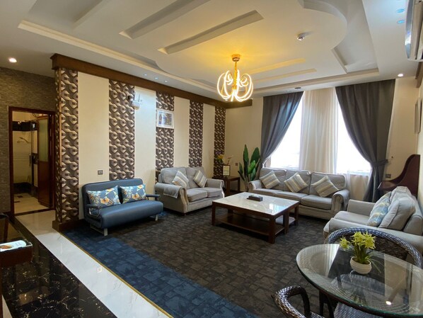 Deluxe Studio | Living area | 42-inch flat-screen TV with satellite channels, TV - Aral Hotel (Tabuk)