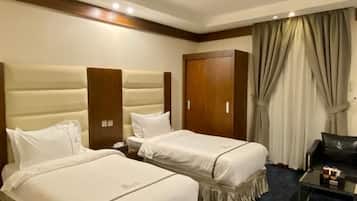 1 bilik tidur, peti besi dalam bilik, langsir/tirai gelap terus