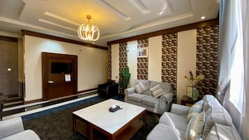 Deluxe Studio | Living area