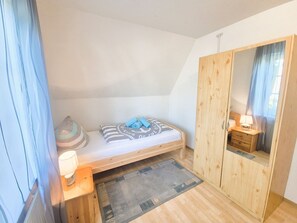 2 bedrooms, iron/ironing board, travel cot, WiFi