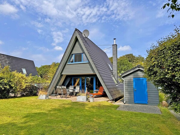 Unclassified image, 1 of 16, button