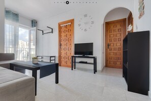 Appartement Standard, 2 chambres, accès piscine, en bord de plage | Coin séjour