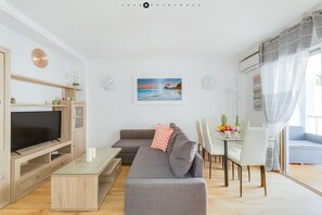 40-inch Smart TV with digital channels, Netflix, books - Balcon de Lomas La Mata Torrevieja (Torrevieja)