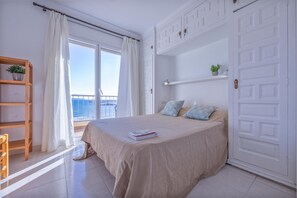2 habitaciones, tabla de planchar con plancha y internet 